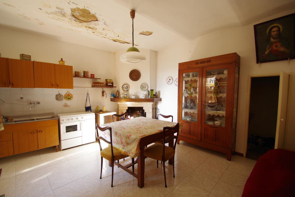 casa indipendente in vendita a Montepulciano in zona Valiano