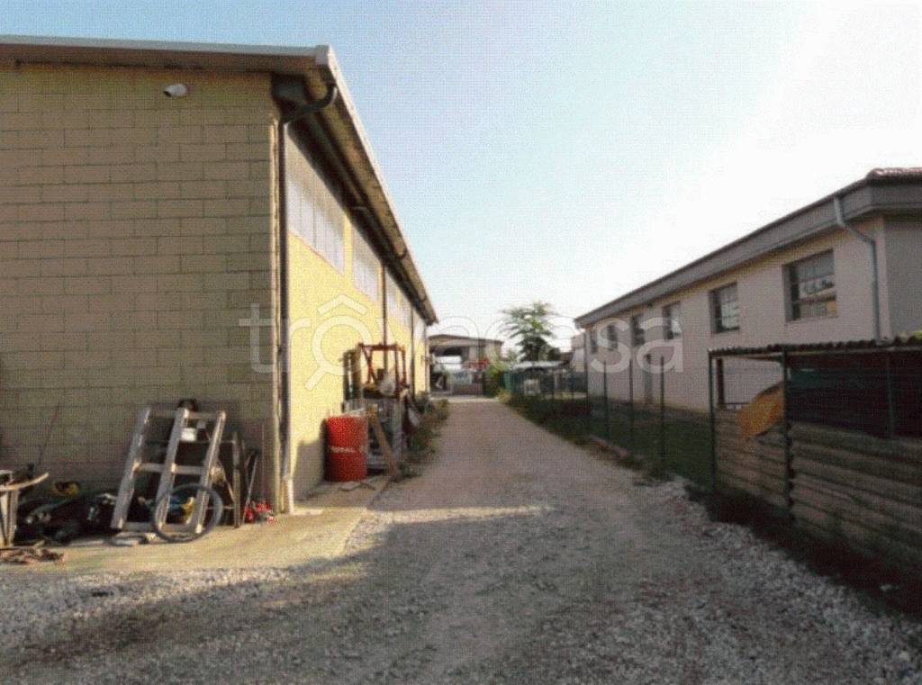 negozio in vendita a Montepulciano in zona Gracciano