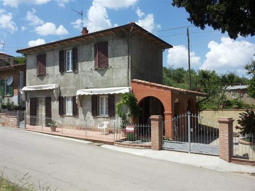 casa indipendente in vendita a Montepulciano in zona Valiano