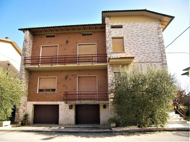 casa indipendente in vendita a Montepulciano in zona Montepulciano Stazione