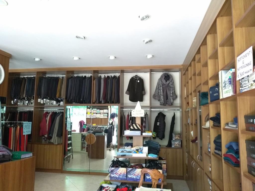 locale commerciale in vendita a Montepulciano in zona Sant'Albino