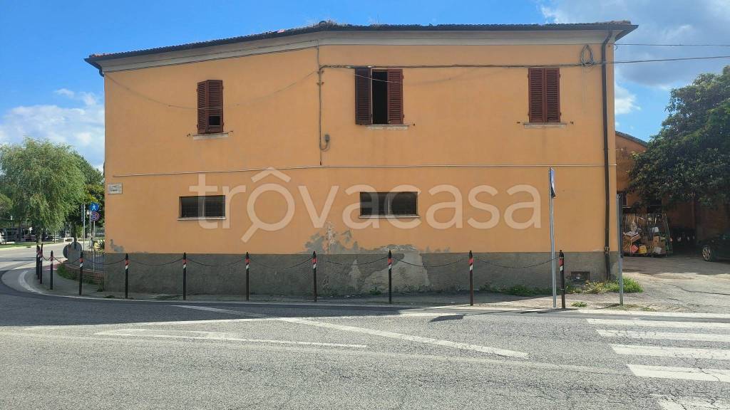 negozio in vendita a Montepulciano in zona Montepulciano Stazione