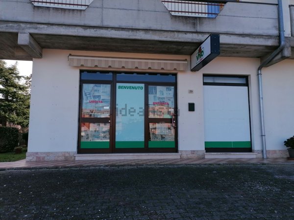 locale di sgombero in vendita a Montepulciano in zona Montepulciano Stazione