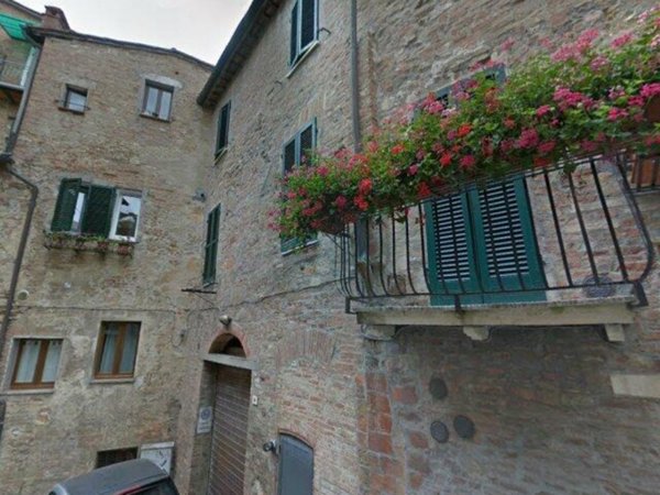 locale di sgombero in vendita a Montepulciano