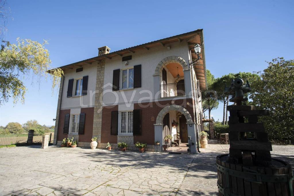 casa indipendente in vendita a Montepulciano