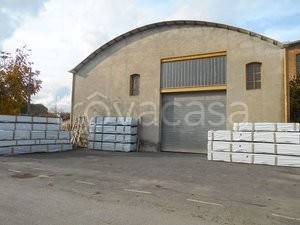 locale commerciale in vendita a Montepulciano in zona Montepulciano Stazione