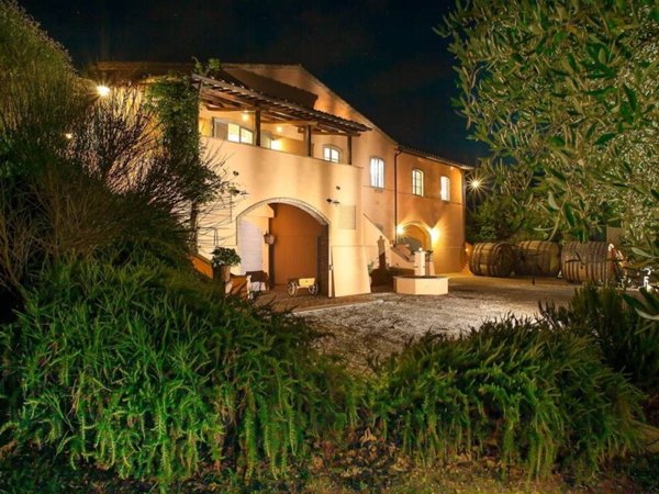 negozio in vendita a Montepulciano