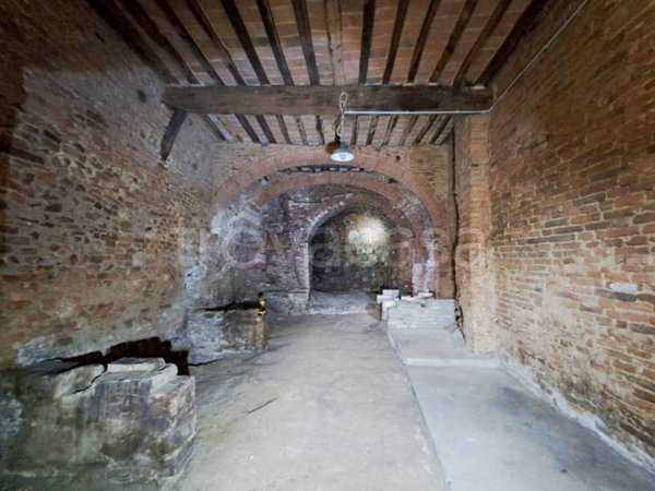 locale commerciale in vendita a Montepulciano