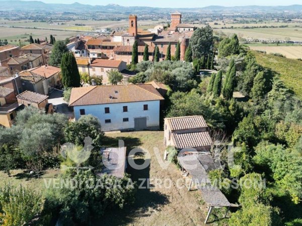 casa indipendente in vendita a Montepulciano in zona Valiano