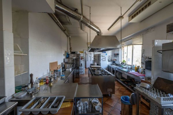 locale commerciale in vendita a Montepulciano