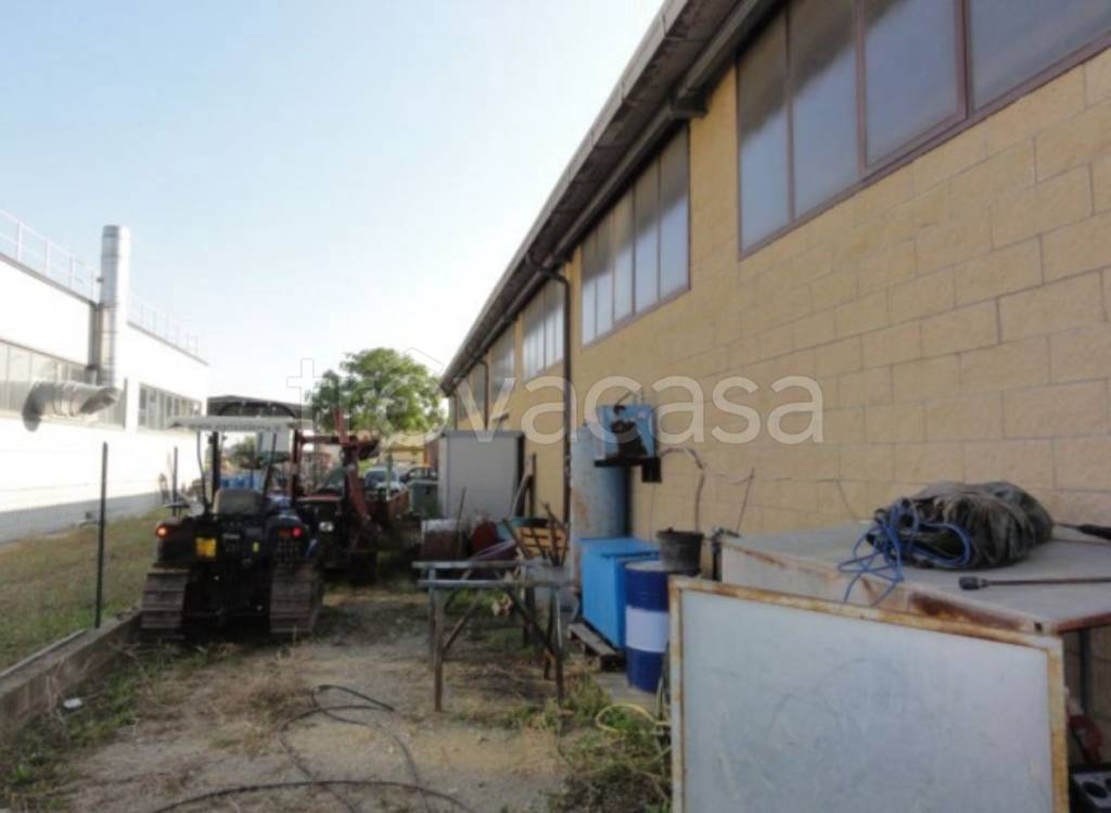 negozio in vendita a Montepulciano in zona Gracciano