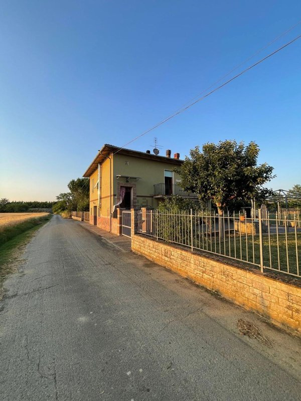 casa indipendente in vendita a Montepulciano