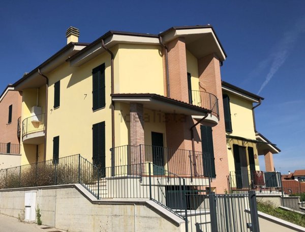 casa indipendente in vendita a Montepulciano in zona Gracciano