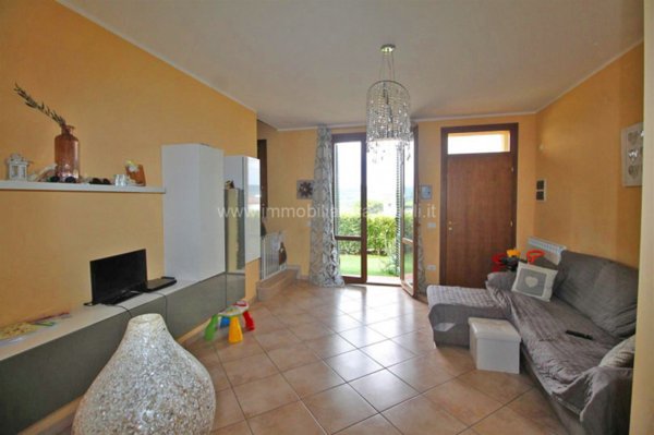 casa indipendente in vendita a Montepulciano in zona Gracciano