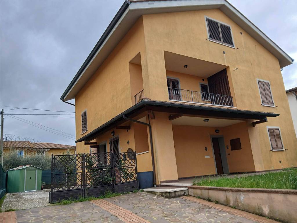 casa indipendente in vendita a Montepulciano in zona Gracciano