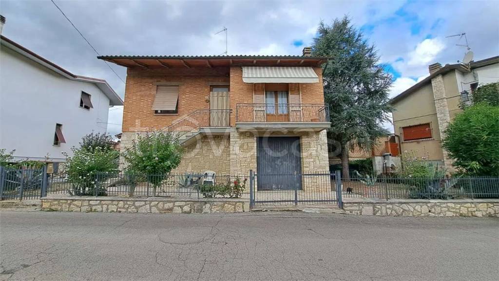 casa indipendente in vendita a Montepulciano in zona Acquaviva