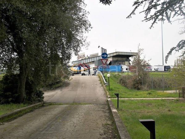 negozio in vendita a Montepulciano in zona Montepulciano Stazione