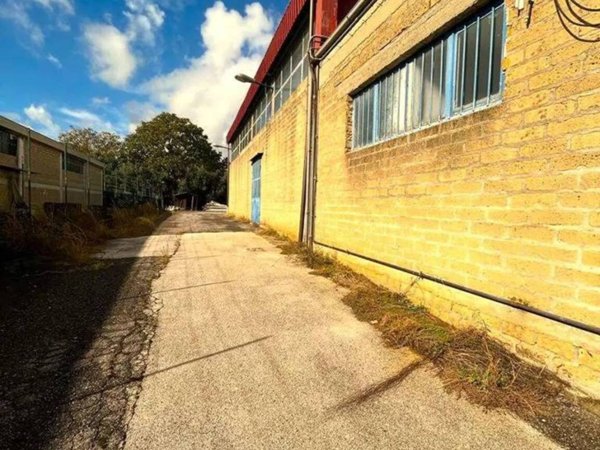 locale commerciale in vendita a Montepulciano