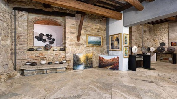 negozio in vendita a Montepulciano