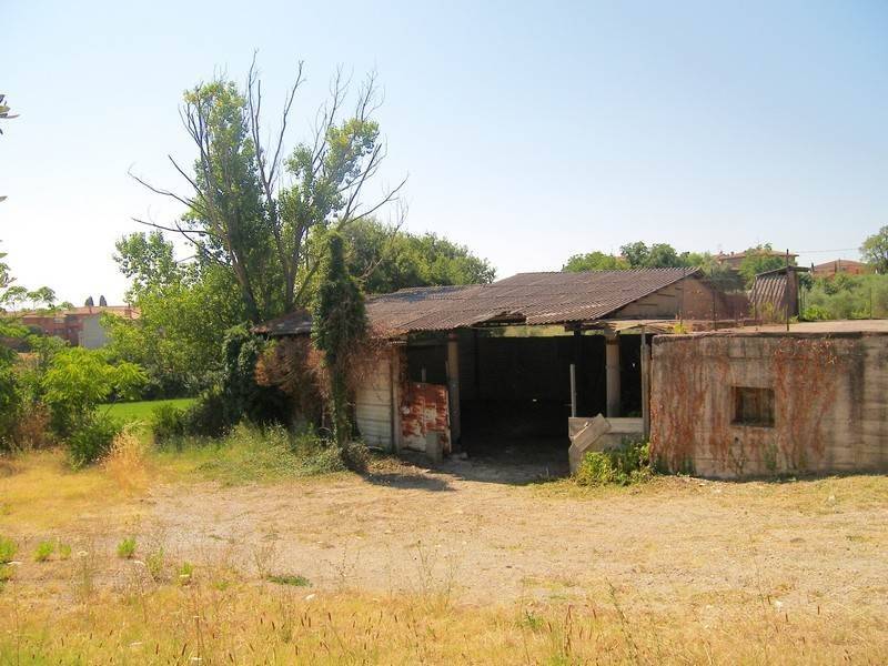 locale di sgombero in vendita a Montepulciano