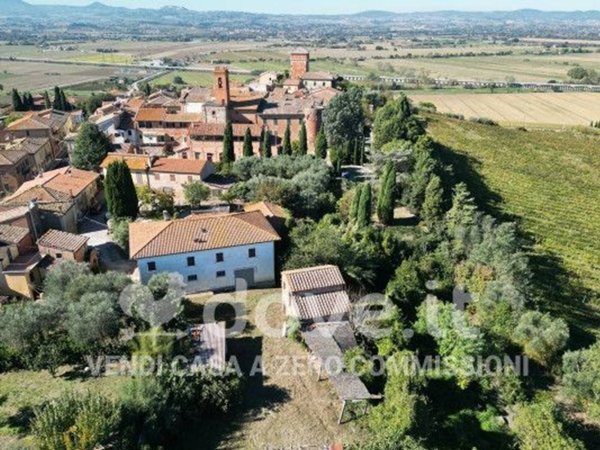 casa indipendente in vendita a Montepulciano in zona Valiano