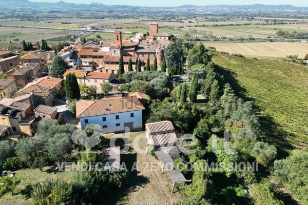 casa indipendente in vendita a Montepulciano in zona Valiano