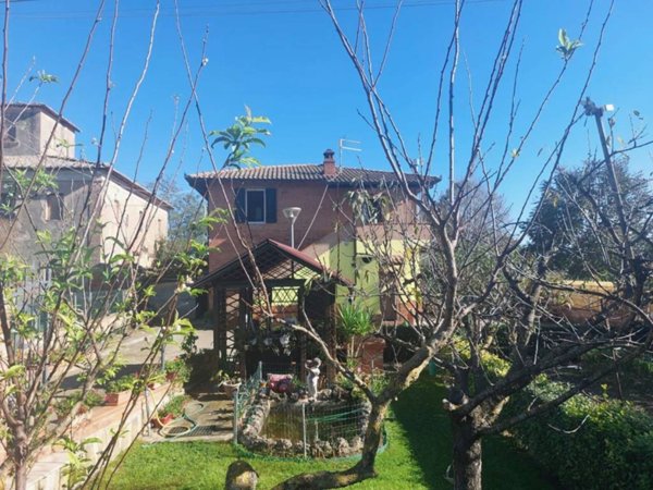 casa indipendente in vendita a Montepulciano in zona Acquaviva