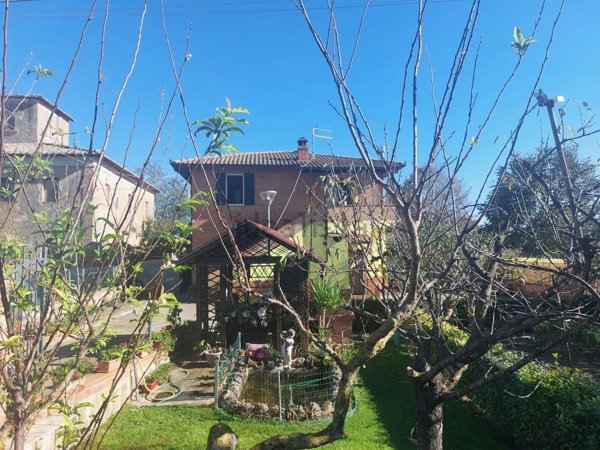 casa indipendente in vendita a Montepulciano in zona Acquaviva