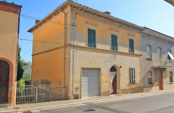 casa indipendente in vendita a Montepulciano in zona Valiano