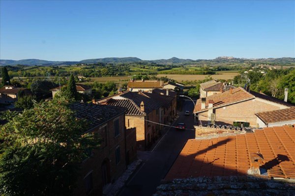 intera palazzina in vendita a Montepulciano in zona Valiano