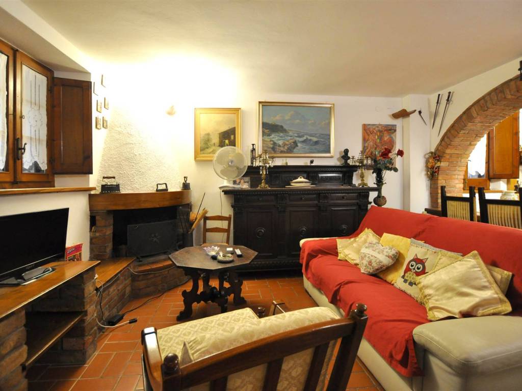 casa indipendente in vendita a Montepulciano in zona Valiano