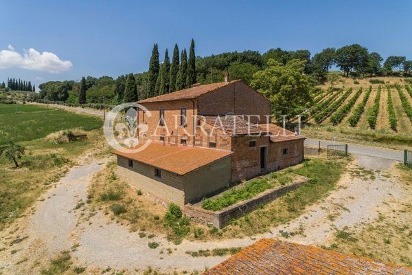 locale di sgombero in vendita a Montepulciano in zona Abbadia
