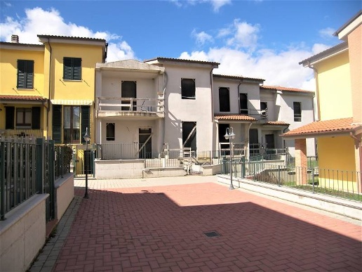 casa indipendente in vendita a Montepulciano in zona Gracciano