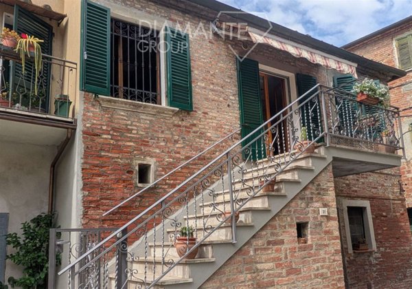 casa indipendente in vendita a Montepulciano in zona Valiano