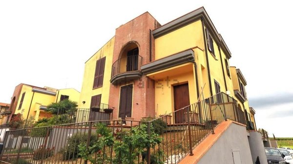 casa indipendente in vendita a Montepulciano in zona Montepulciano Stazione