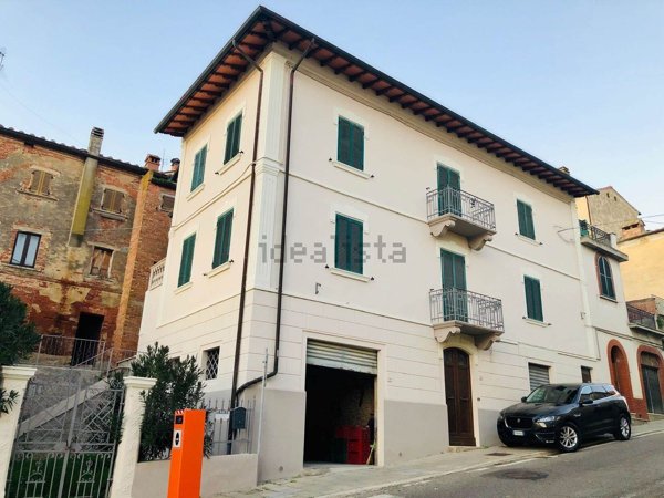 box auto in vendita a Montepulciano in zona Valiano