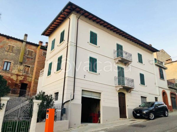 box auto in vendita a Montepulciano in zona Valiano