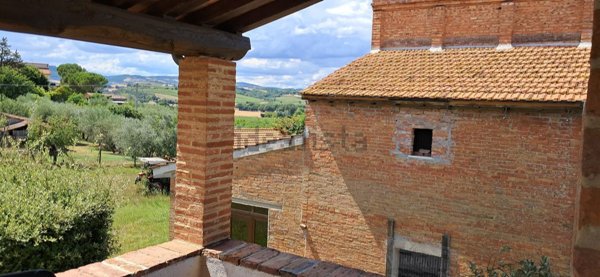 casa indipendente in vendita a Montepulciano in zona Gracciano