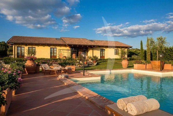 casa indipendente in vendita a Montepulciano in zona Valiano