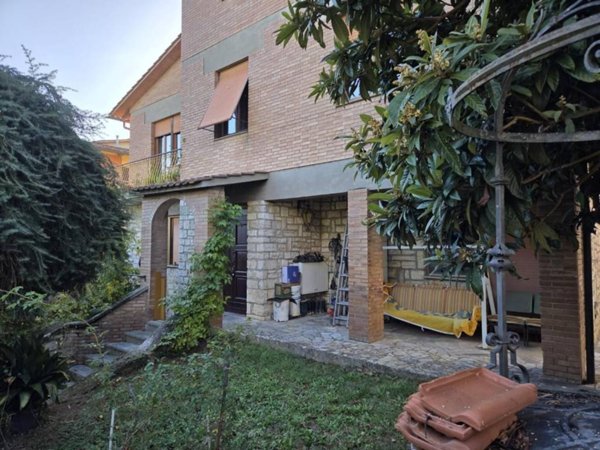 casa indipendente in vendita a Monteriggioni in zona Uopini