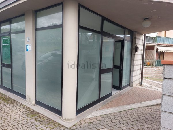 locale commerciale in vendita a Monteriggioni in zona Badesse