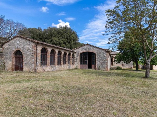 locale di sgombero in vendita a Monteriggioni