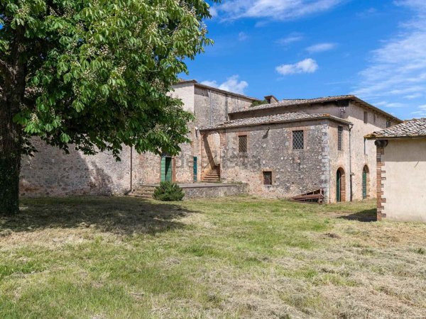locale di sgombero in vendita a Monteriggioni