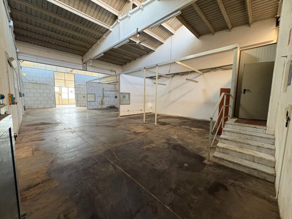 locale commerciale in vendita a Monteriggioni in zona Castellina Scalo