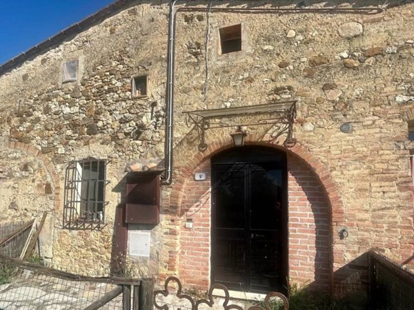 casa indipendente in vendita a Monteriggioni in zona Lornano