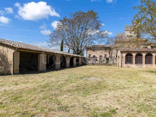 locale di sgombero in vendita a Monteriggioni in zona Riciano