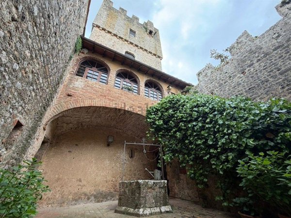 casa indipendente in vendita a Monteriggioni in zona Riciano