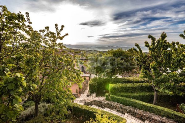 negozio in vendita a Monteriggioni