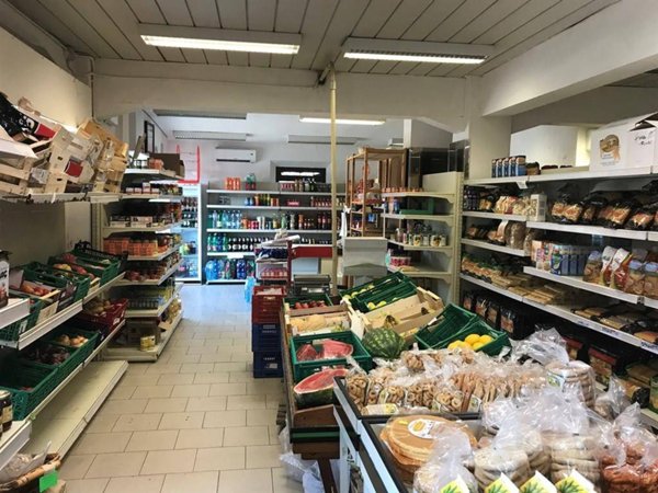 negozio in vendita a Monteroni d'Arbia in zona Ponte a Tressa