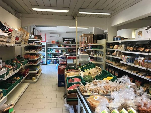 negozio in vendita a Monteroni d'Arbia in zona Ponte a Tressa